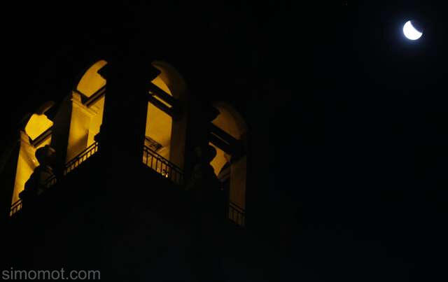 Foto-foto gerhana bulan total dan blood moon di berbagai negara