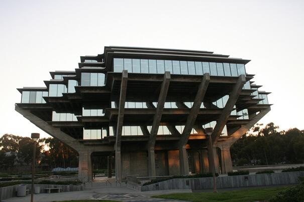 {- PART 1 -} <-> Galeri Foto Arsitektur Gedung Teraneh & Terunik di Dunia
