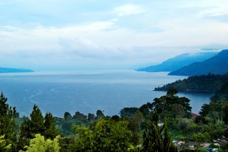 Dibalik Indahnya Danau Toba