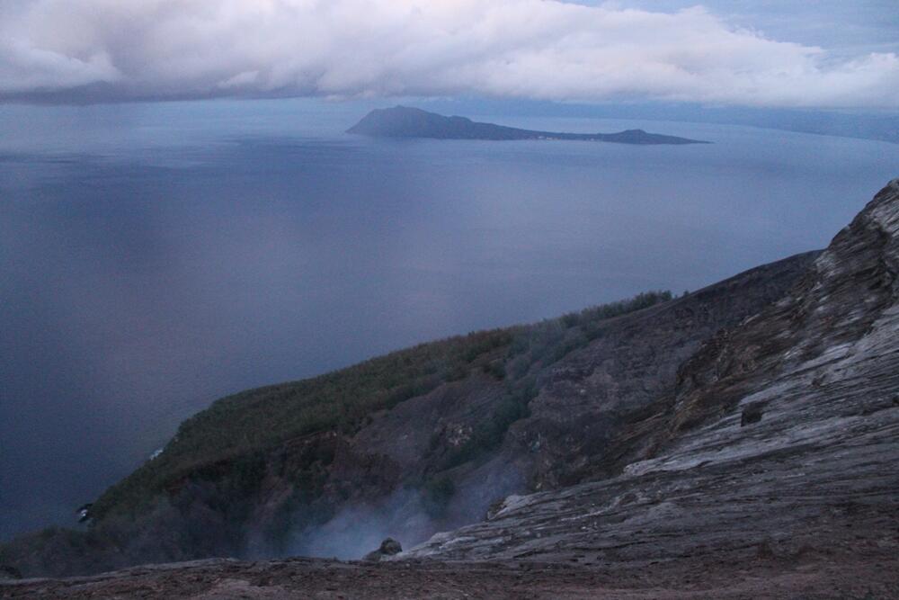 Mendaki Gunung Api Iya, Ende Flores