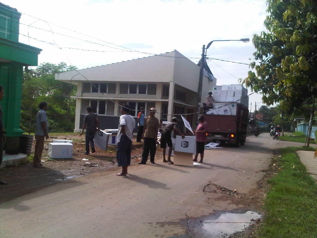 Sopir truk logistik KPU bawa muatan ga pake peritungan 