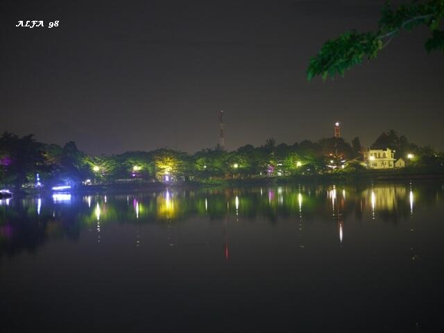 KEINDAHAN SETU BABAKAN pada malam hari