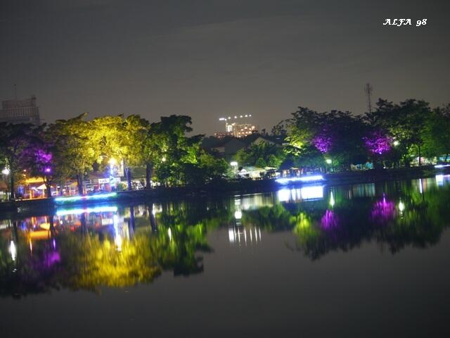 KEINDAHAN SETU BABAKAN pada malam hari