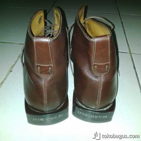 Sepatu Louis Vuitton