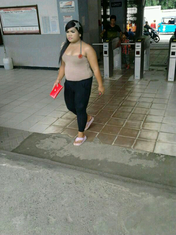 &#91;NGAKAK&#93; tingkah aneh penumpang kereta