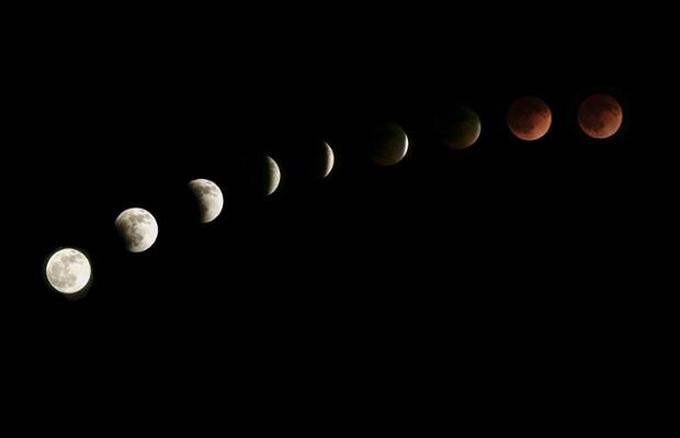 Foto-Foto Gerhana Bulan Darah dari Berbagai Negara