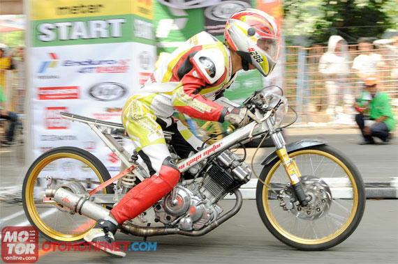 ini gan perbedaan &quot;DRAG BIKE&quot; di indonesia dan di luar negeri