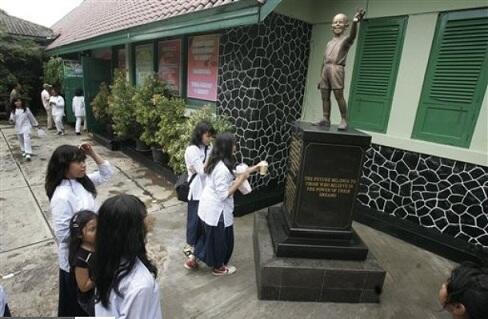 Kisah Patung Obama di Menteng (Hehehe..Indonesiaku)