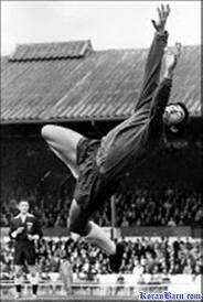 Kisah Kiper Indonesia Yang Menepis Tendangan Penalti Pele