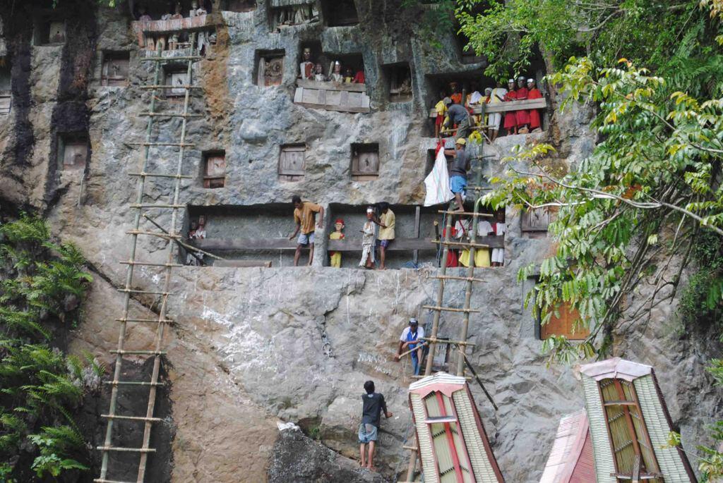 [Share] Ritual Ma' Nenek 2013 - Toraja