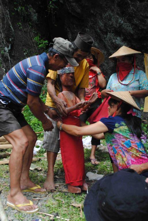 [Share] Ritual Ma' Nenek 2013 - Toraja