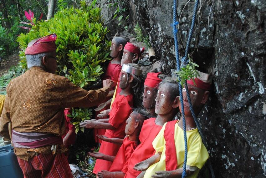 [Share] Ritual Ma' Nenek 2013 - Toraja