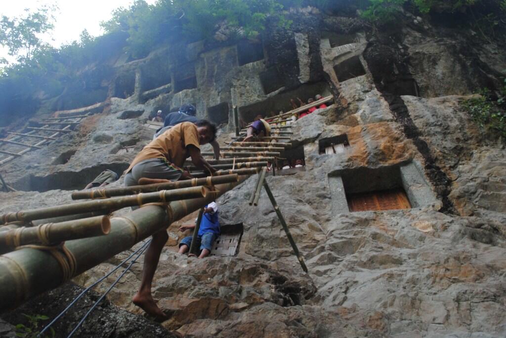 [Share] Ritual Ma' Nenek 2013 - Toraja