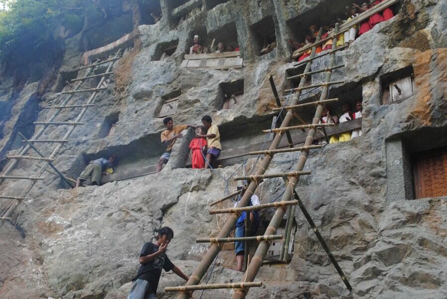 [Share] Ritual Ma' Nenek 2013 - Toraja