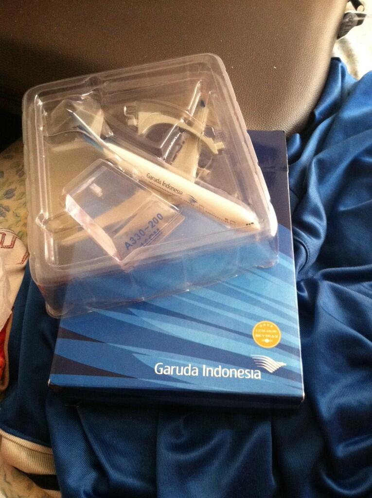 Replika mainan Pesawat garuda indonesia original