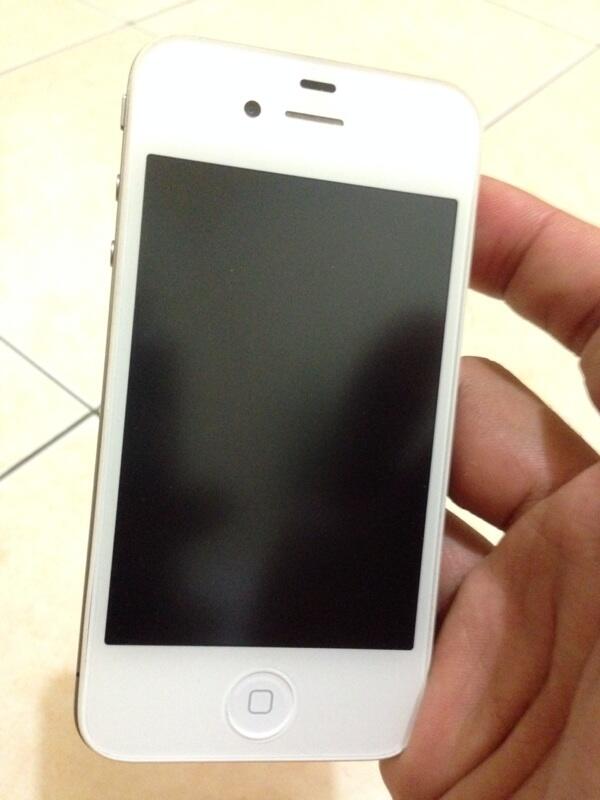 Jual iphone 4g white mulus pemakaian baru 2 bulan