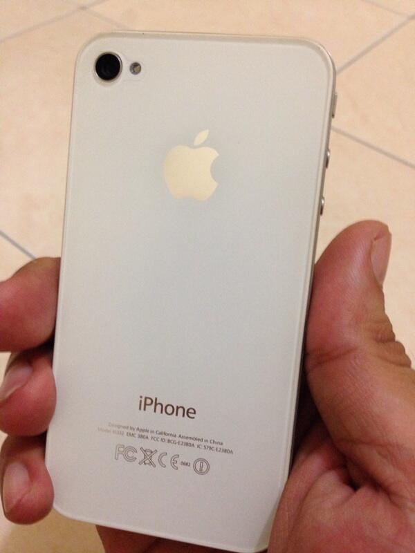 Jual iphone 4g white mulus pemakaian baru 2 bulan