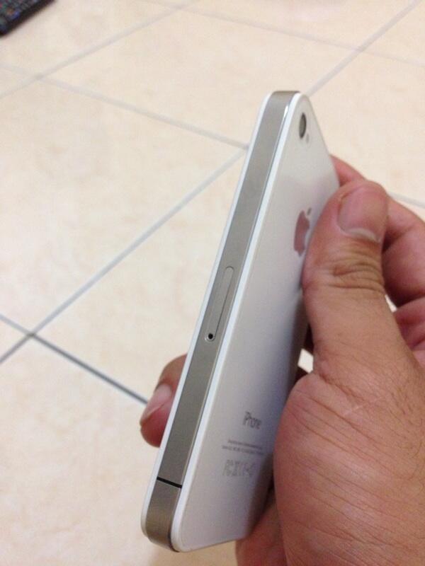 Jual iphone 4g white mulus pemakaian baru 2 bulan