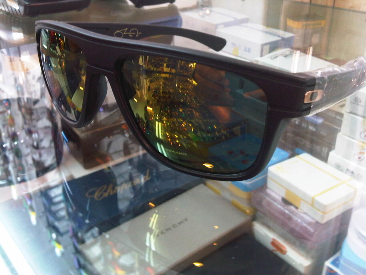 KACAMATA OAKLEY GRADE ORI TERLENGKAP & TERMURAH ( LIKE ORI 99%)