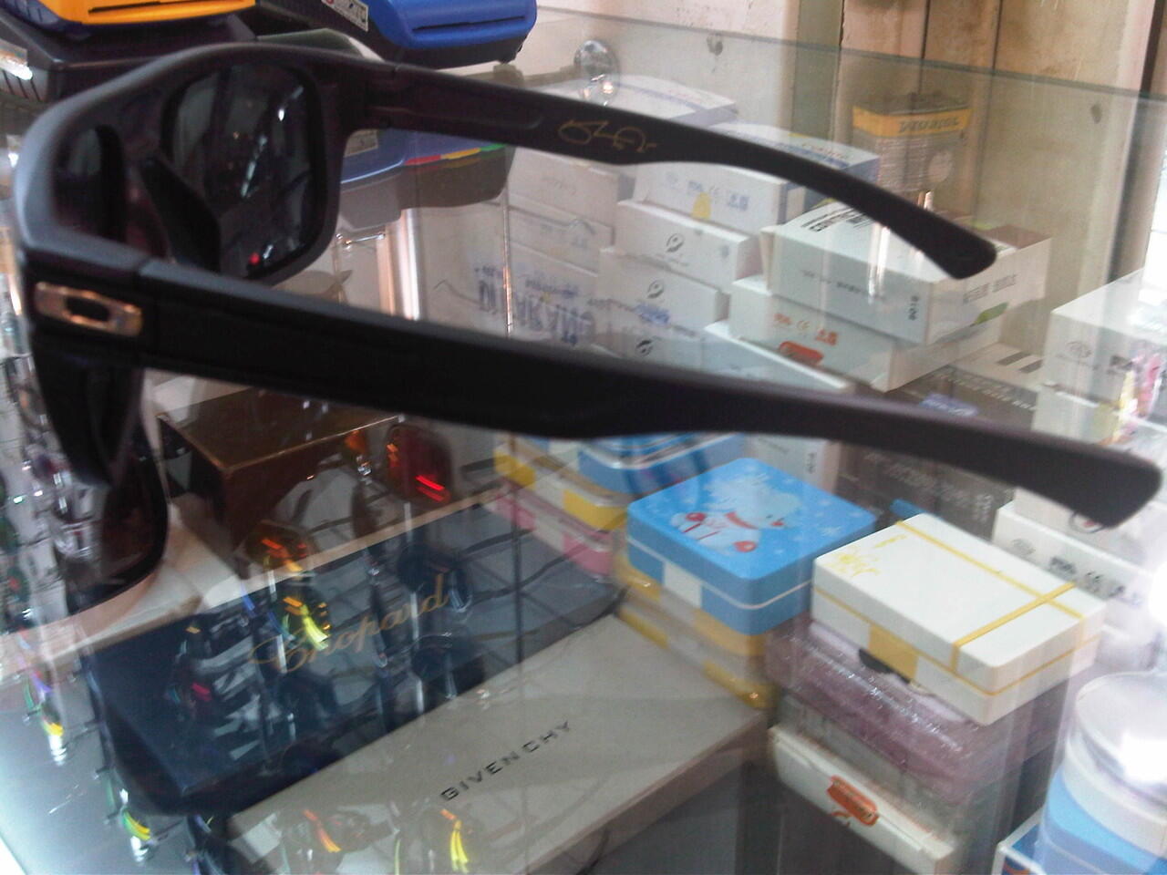 KACAMATA OAKLEY GRADE ORI TERLENGKAP & TERMURAH ( LIKE ORI 99%)