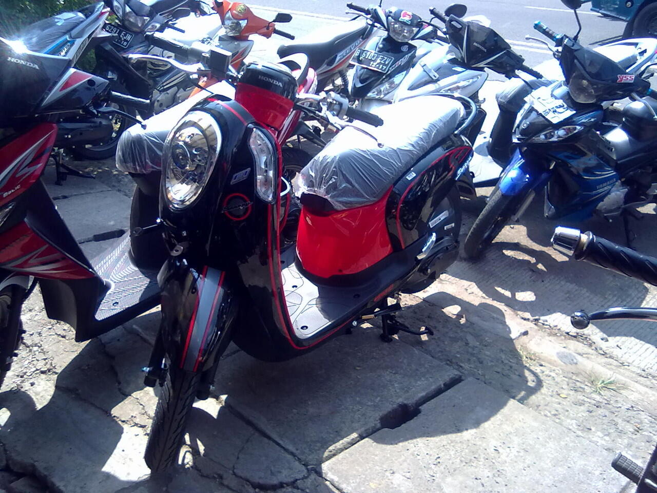 HONDA SCOOPY ( DEPOK PROMO KREDIT NGAK PAKEK INDEN LAMA )
