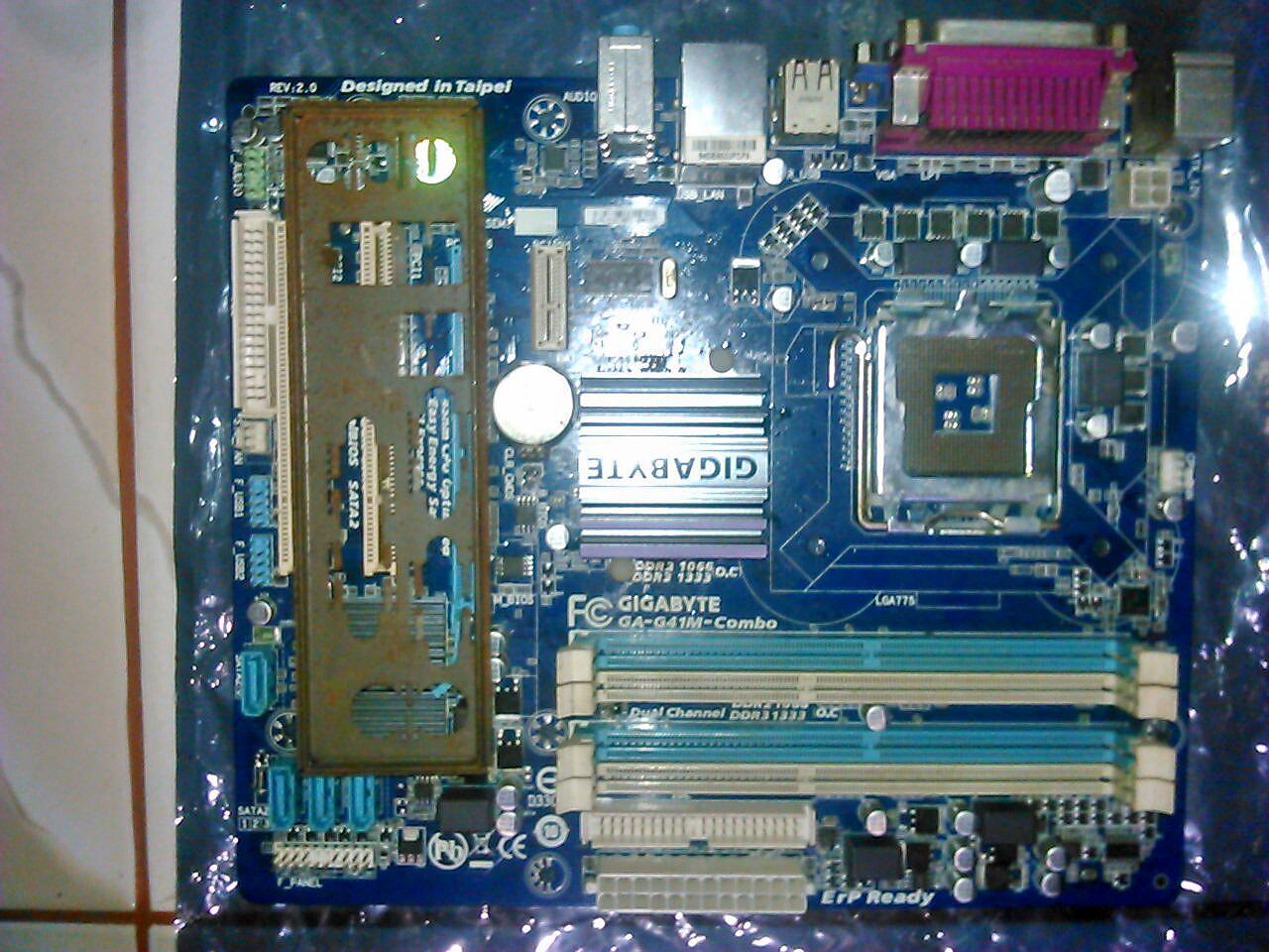 Terjual Motherboard Gigabyte GA G41M Combo Bisa DDR3 dan 