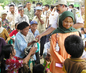 Siapa yang harus disalahkan, Pemerintah kita atau masyarakat kita sendiri ?