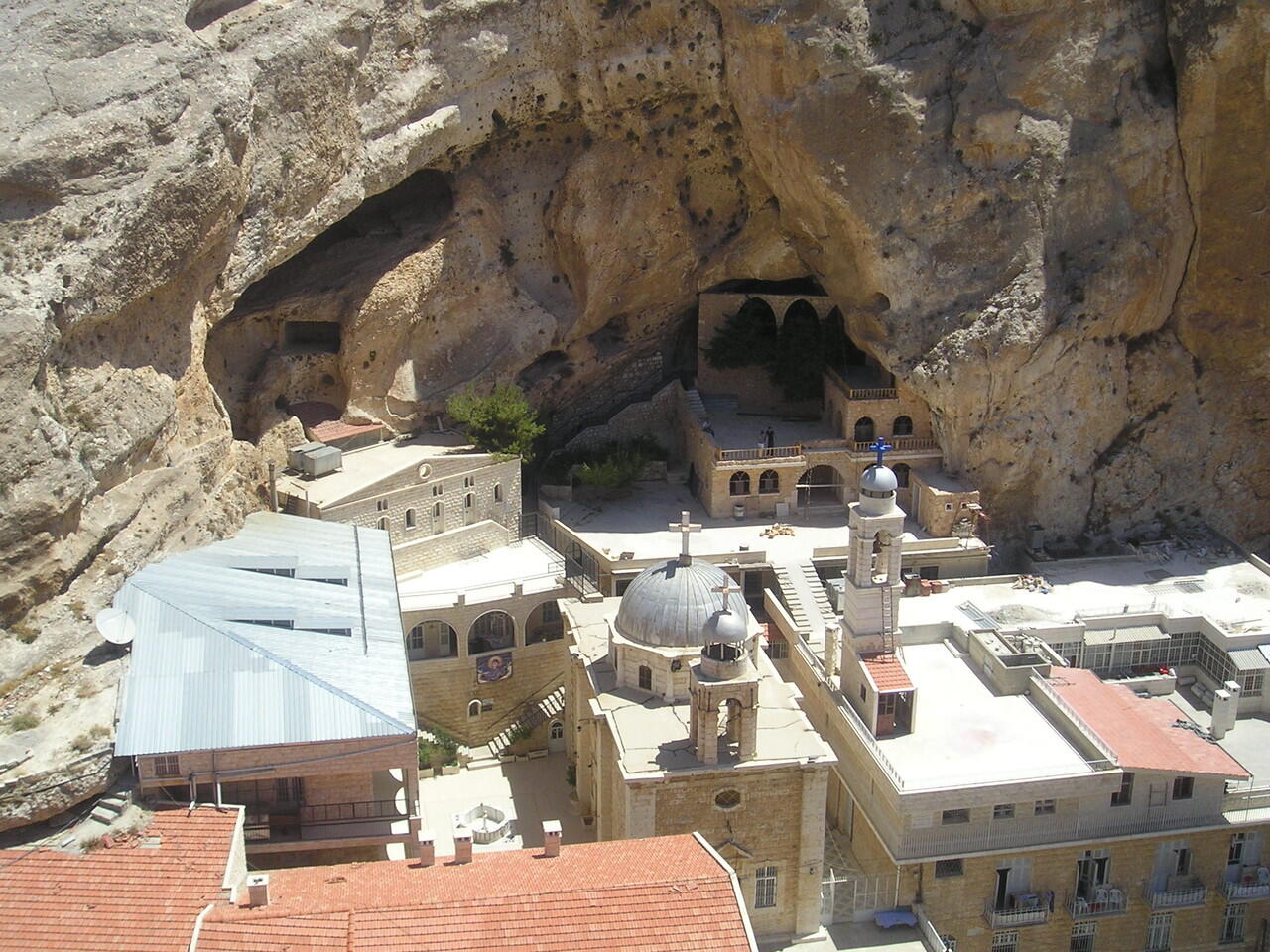 &#91;Awas Terguncang&#93; Mr. Bashar Al-Assad Mengunjungi The old Christian town Maaloula,..