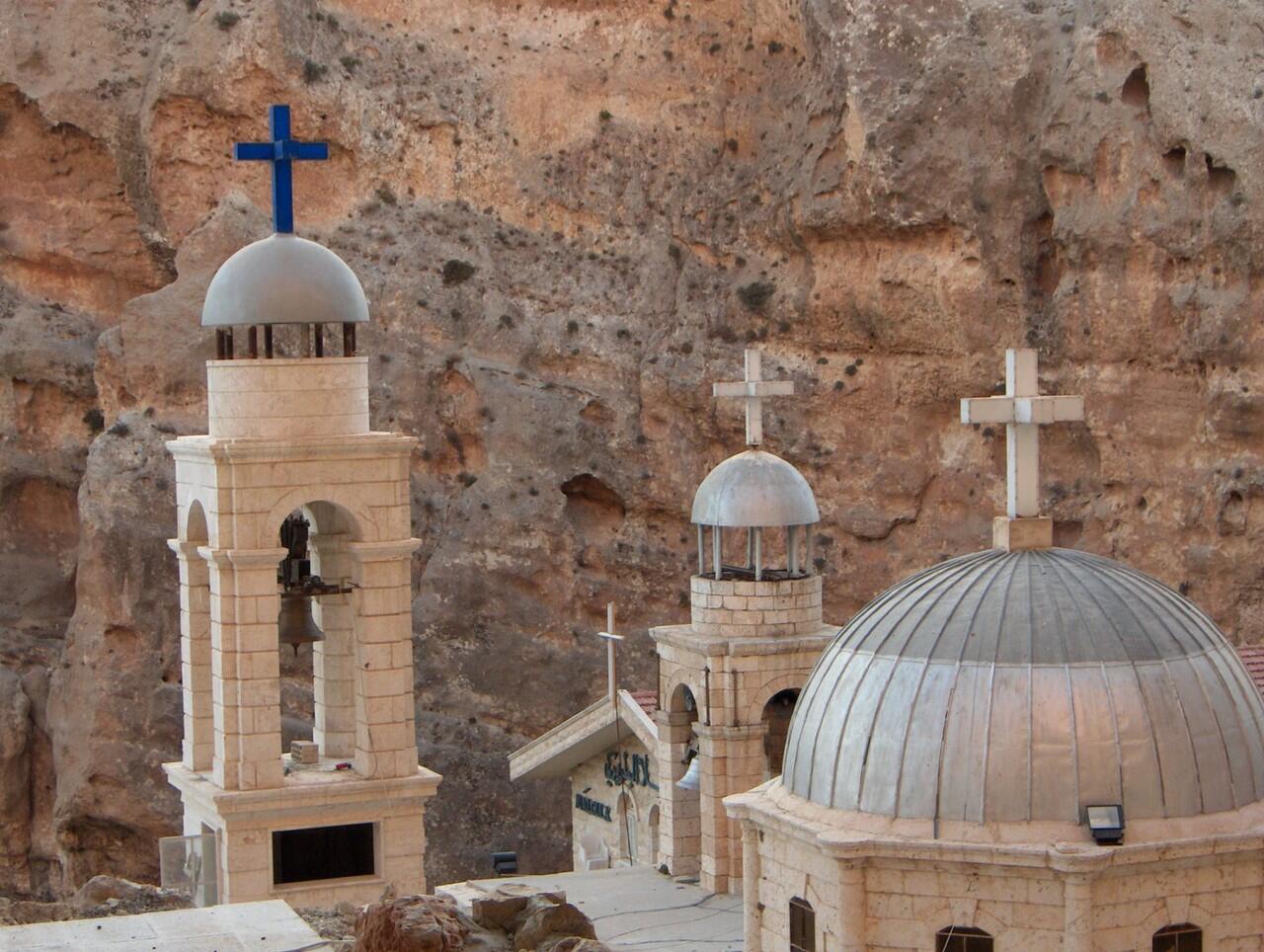 &#91;Awas Terguncang&#93; Mr. Bashar Al-Assad Mengunjungi The old Christian town Maaloula,..
