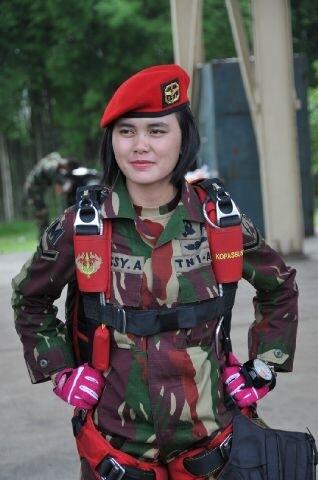 Serda Dessy, Prajurit Kopassus Cantik ini Miliki Prestasi di Terjun Payung