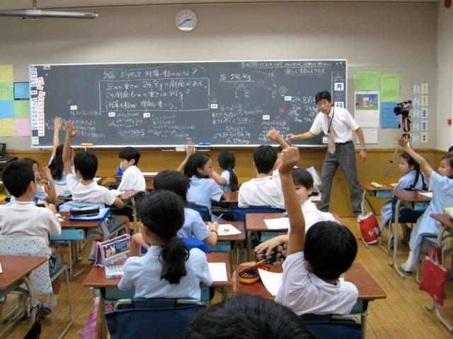 Mengapa bisa gampang beradaptasi di sekolah Jepang, sedangkan di Indonesia tidak ?