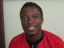 Usai melakukan penylamatan pnting,Kiper meninggal diinjak striker lawan