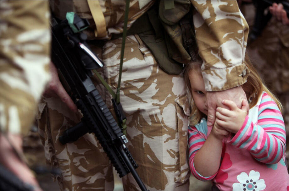 Para Tentara dan Anak-Anak di medan perang ! ( Mereka juga Manusia Biasa )