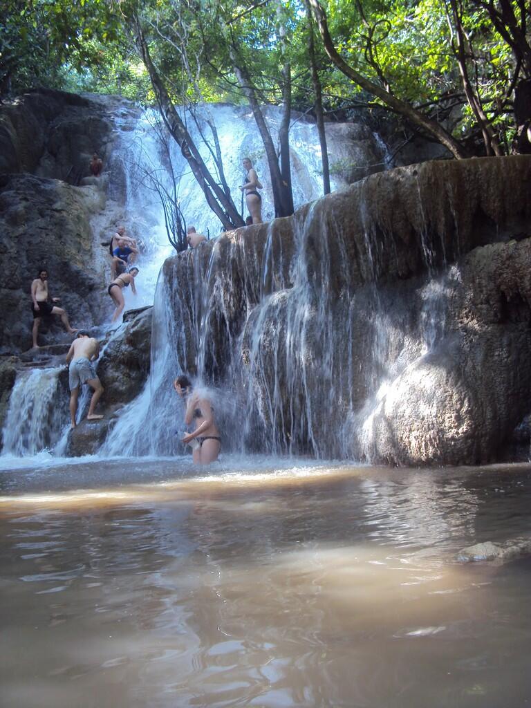 Indahnya Pulau Moyo ( air terjun Lady Diana)