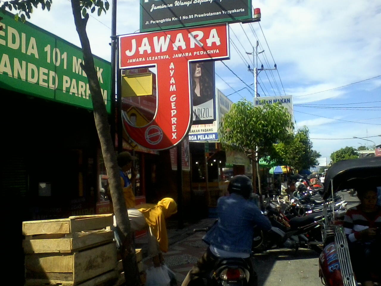 SADIS : di jogja karena masalah golput warga k*nd*ng di gorok..! dan dimakan..!!