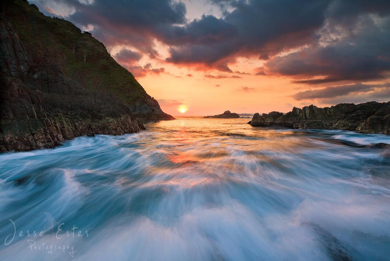 Wow! Suasana Planet Krypton di Pantai Tangsi, Lombok