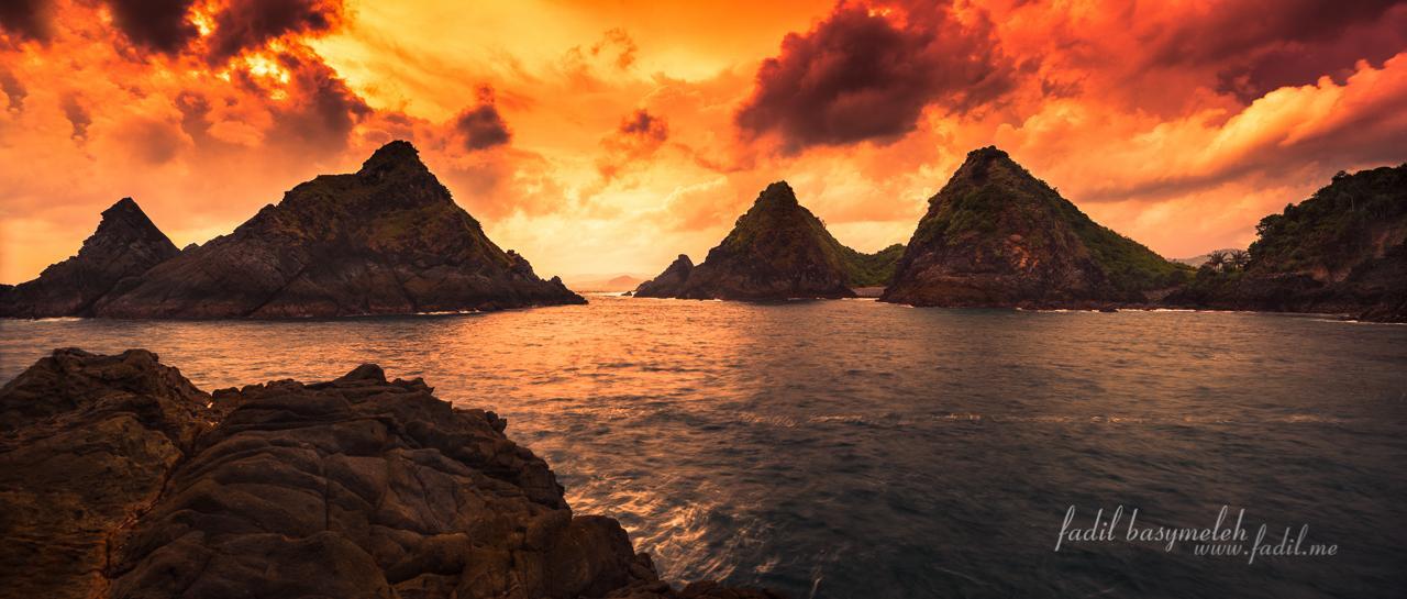 Wow! Suasana Planet Krypton di Pantai Tangsi, Lombok