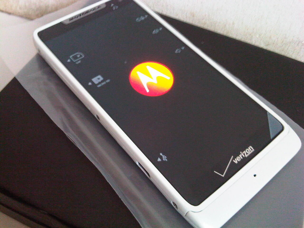 Android Motorola MOTO RAZR M XT907 VERIZON ExUs Gsm-Cdma ruim Mulus ajib Fullset