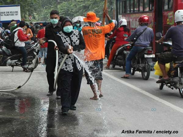 Perbedaan Jakarta dan Surabaya