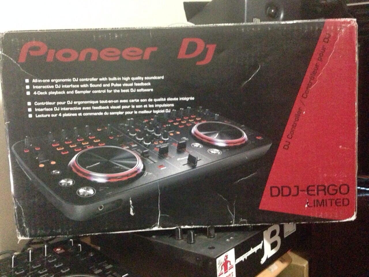 WTS II Pioneer DDJ Ergo-K , Pioneer Headphone HDJ 500-K , Soundcard NI Audio 4