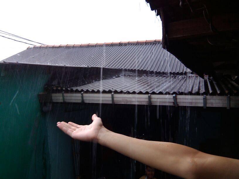 Jakarta hujan es 