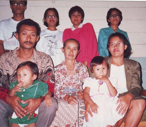 Nenekku Pahlawanku