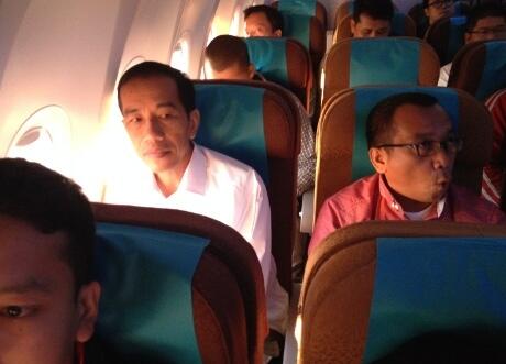 Naik Penerbangan Garuda Kelas Ekonomi, Jokowi Tinjau RPH di Lampung