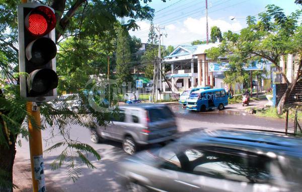 Gagal Berhenti di Lampu Kuning, Seorang Pengemudi Jepang Menyerahkan Diri Kepada Poli