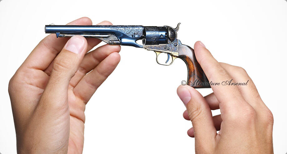 Ayo Melihat koleksi &quot; Miniature Arsenal &quot;, Penghasil miniatur senjata nomer 1 