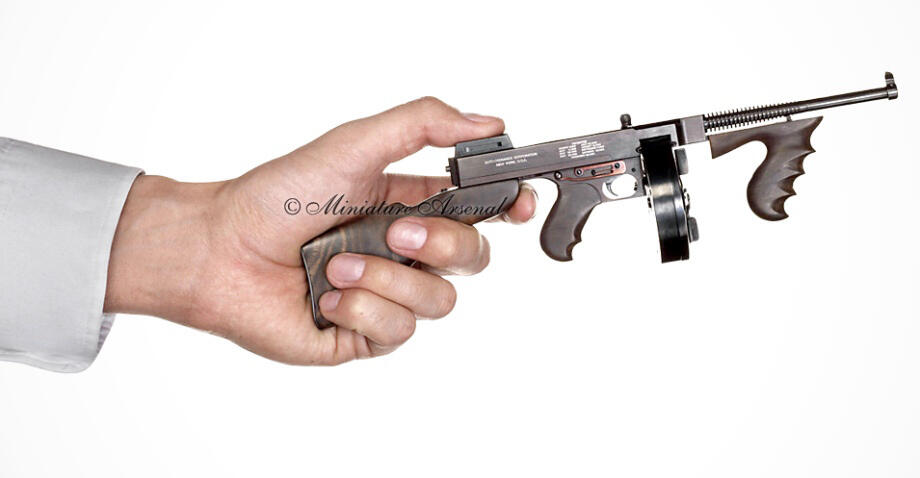 Ayo Melihat koleksi &quot; Miniature Arsenal &quot;, Penghasil miniatur senjata nomer 1 