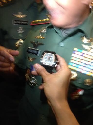 Jenderal Moeldoko Banting Jam Tangan 'Felippe Massa' di Hotel Borobudur