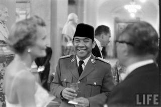Fakta, Bung Karno Ternyata Suka Menjahit Pakaian nya Sendiri