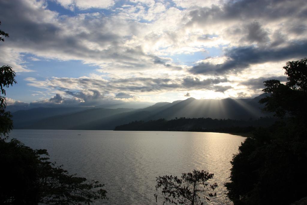 DANAU-DANAU MENAKJUBKAN YANG ADA DI INDONESIA