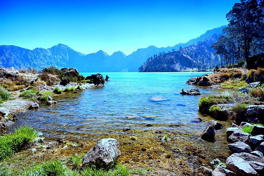 DANAU-DANAU MENAKJUBKAN YANG ADA DI INDONESIA